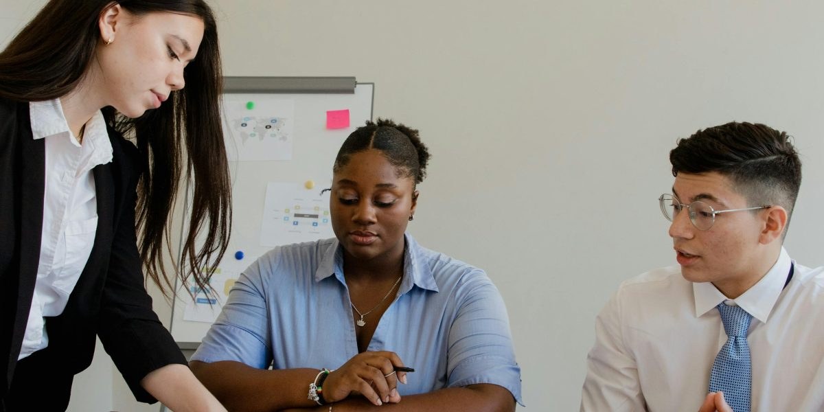 This article is a practical roadmap for becoming a sales enablement consultant in 2026, written for sales pros and career switchers alike. It explains the role—...